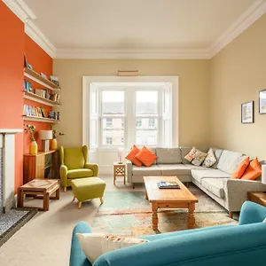  Apartment 5-br 3-bth Newington - Modern & Spacious