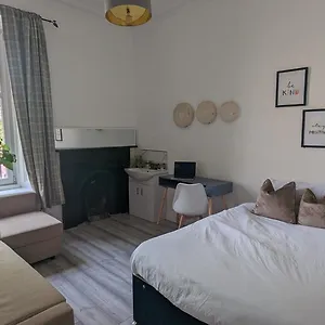  Apartment Huge In The City